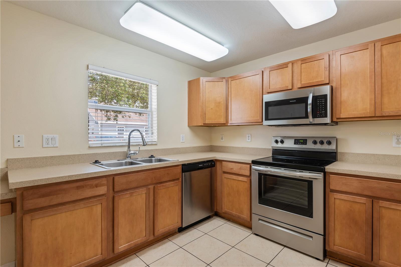 OAKS AT RIVERVIEW - Residential Lease