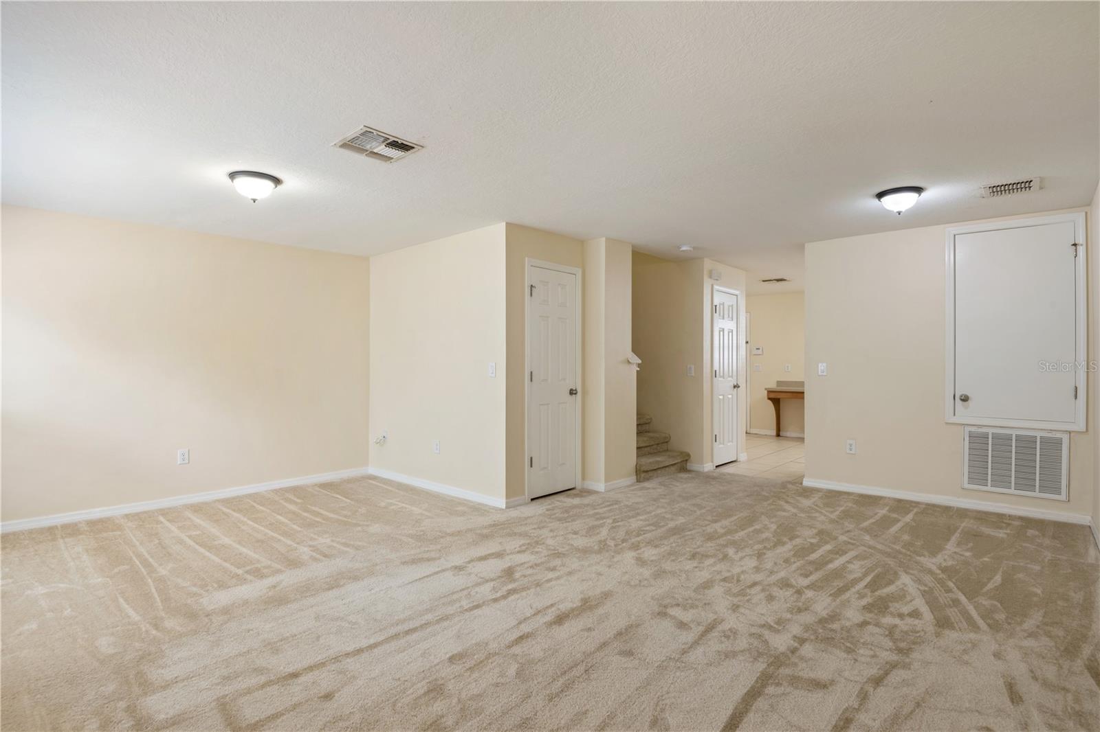 OAKS AT RIVERVIEW - Residential Lease