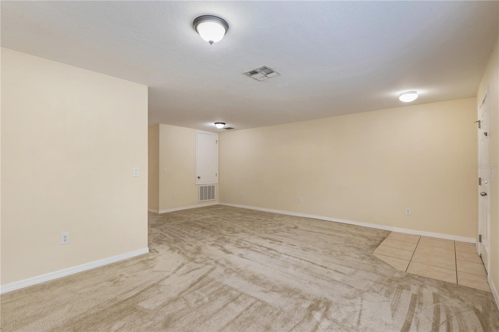 OAKS AT RIVERVIEW - Residential Lease