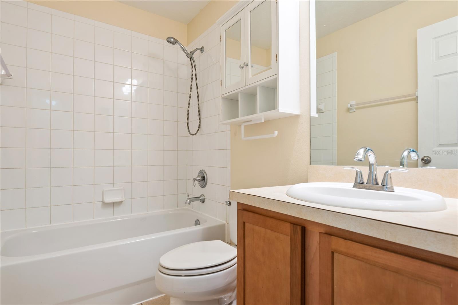 OAKS AT RIVERVIEW - Residential Lease