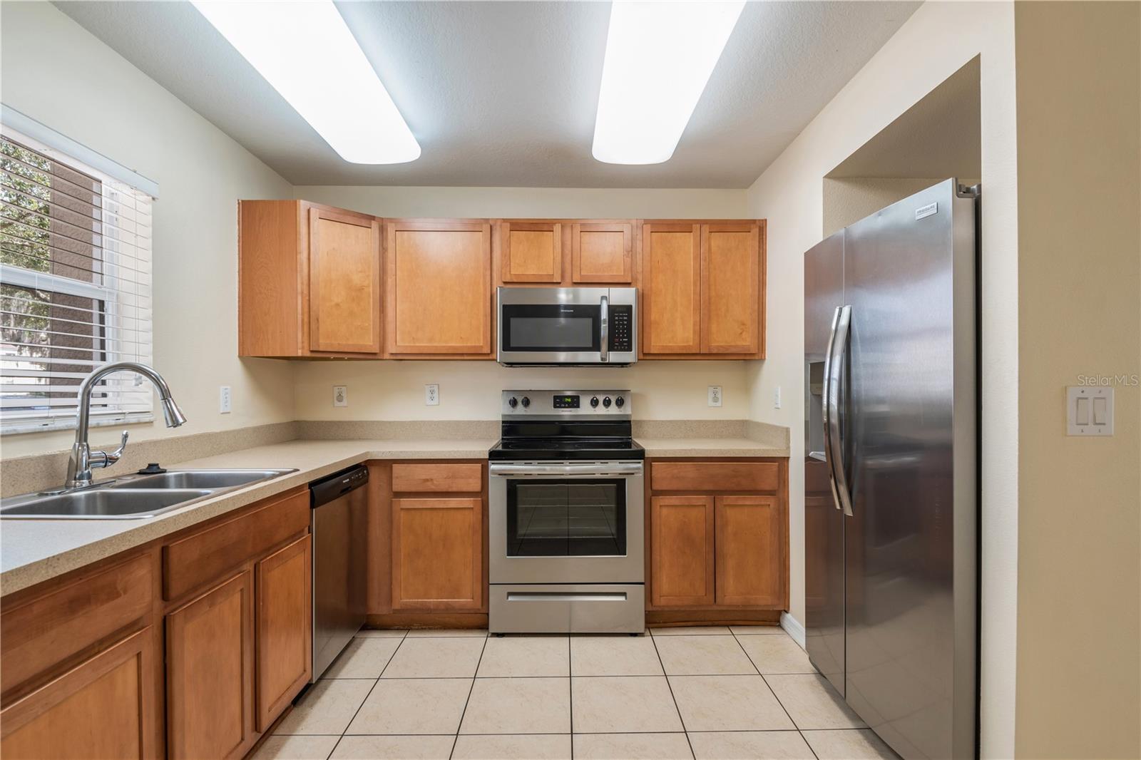 OAKS AT RIVERVIEW - Residential Lease