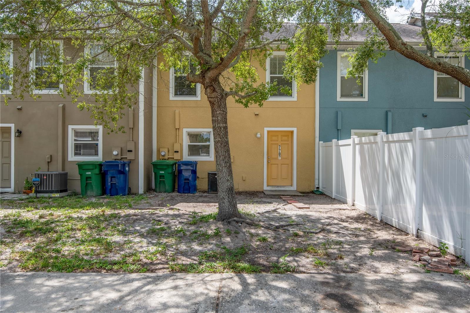 OAKS AT RIVERVIEW - Residential Lease