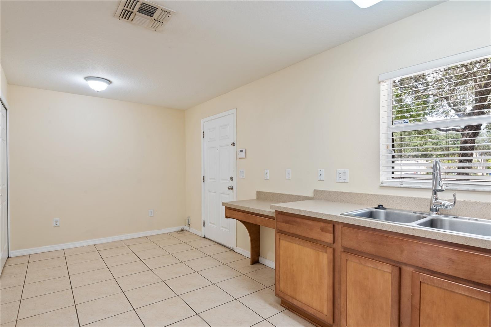 OAKS AT RIVERVIEW - Residential Lease