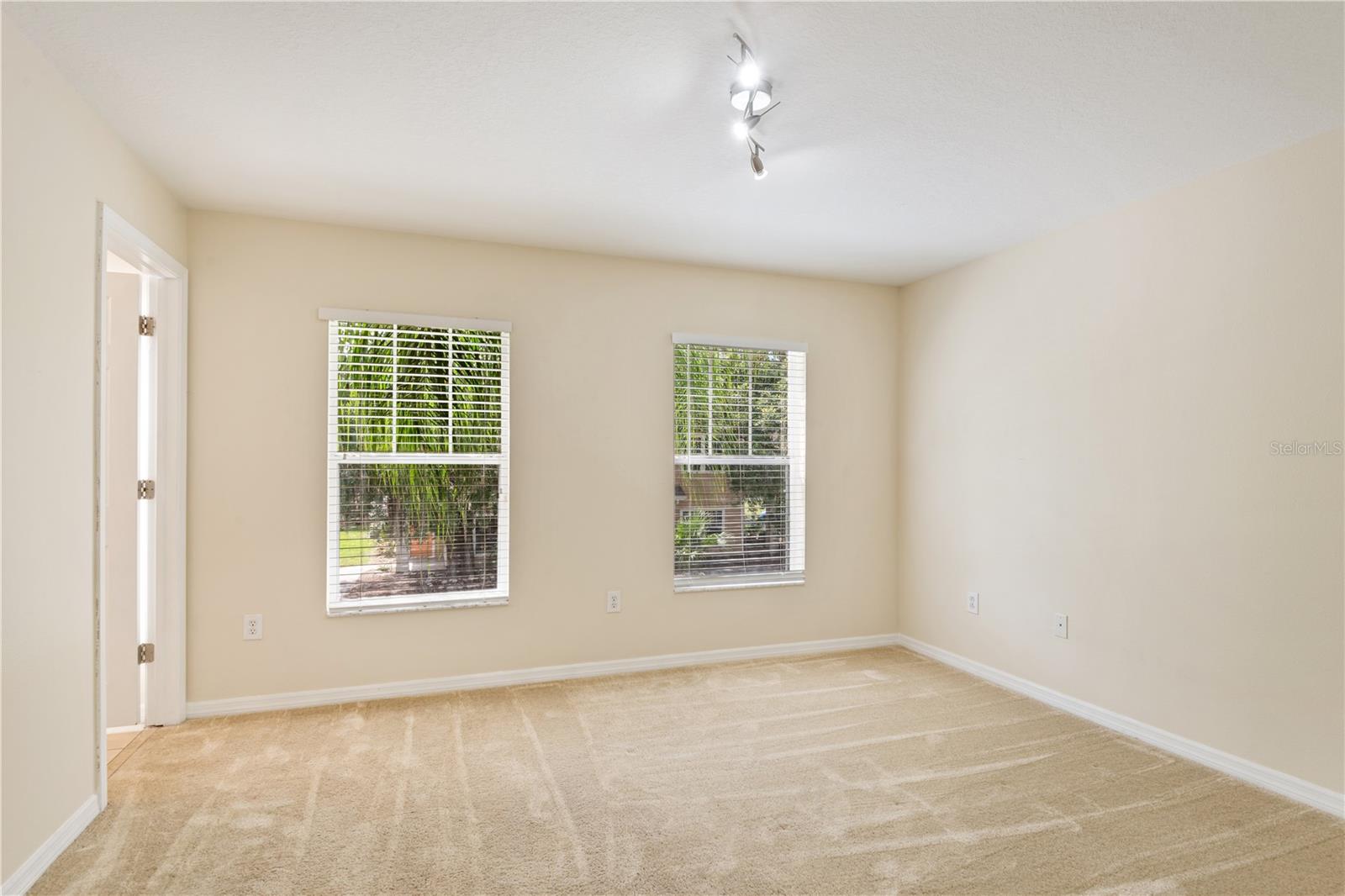 OAKS AT RIVERVIEW - Residential Lease