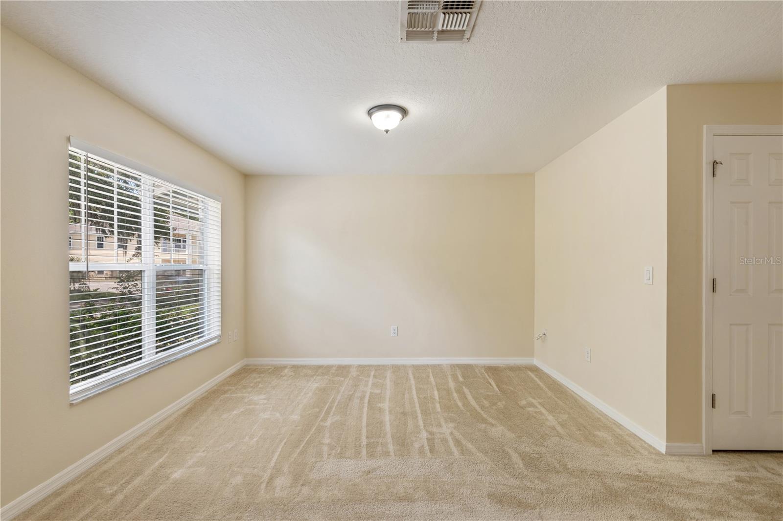 OAKS AT RIVERVIEW - Residential Lease