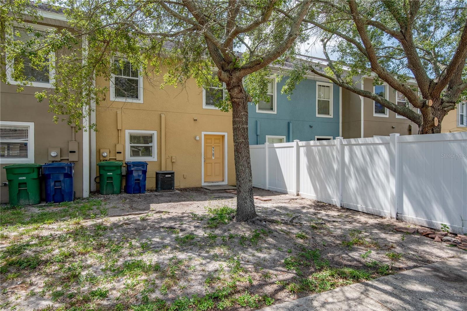 OAKS AT RIVERVIEW - Residential Lease