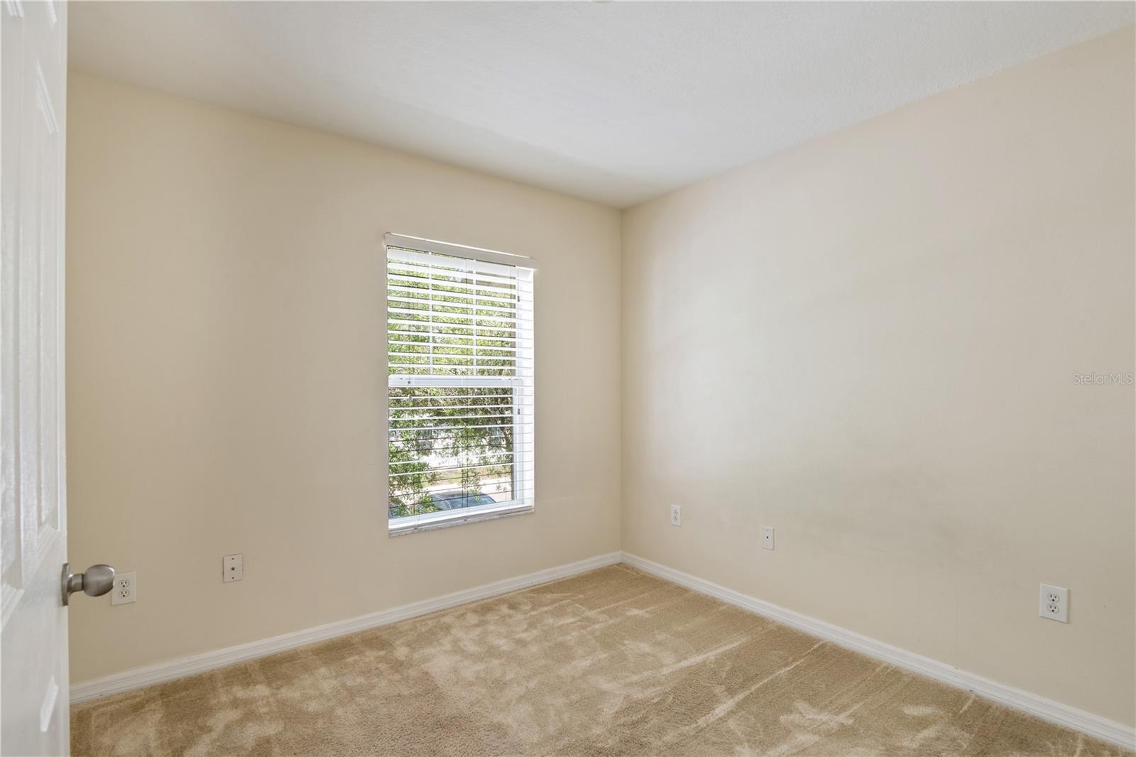 OAKS AT RIVERVIEW - Residential Lease