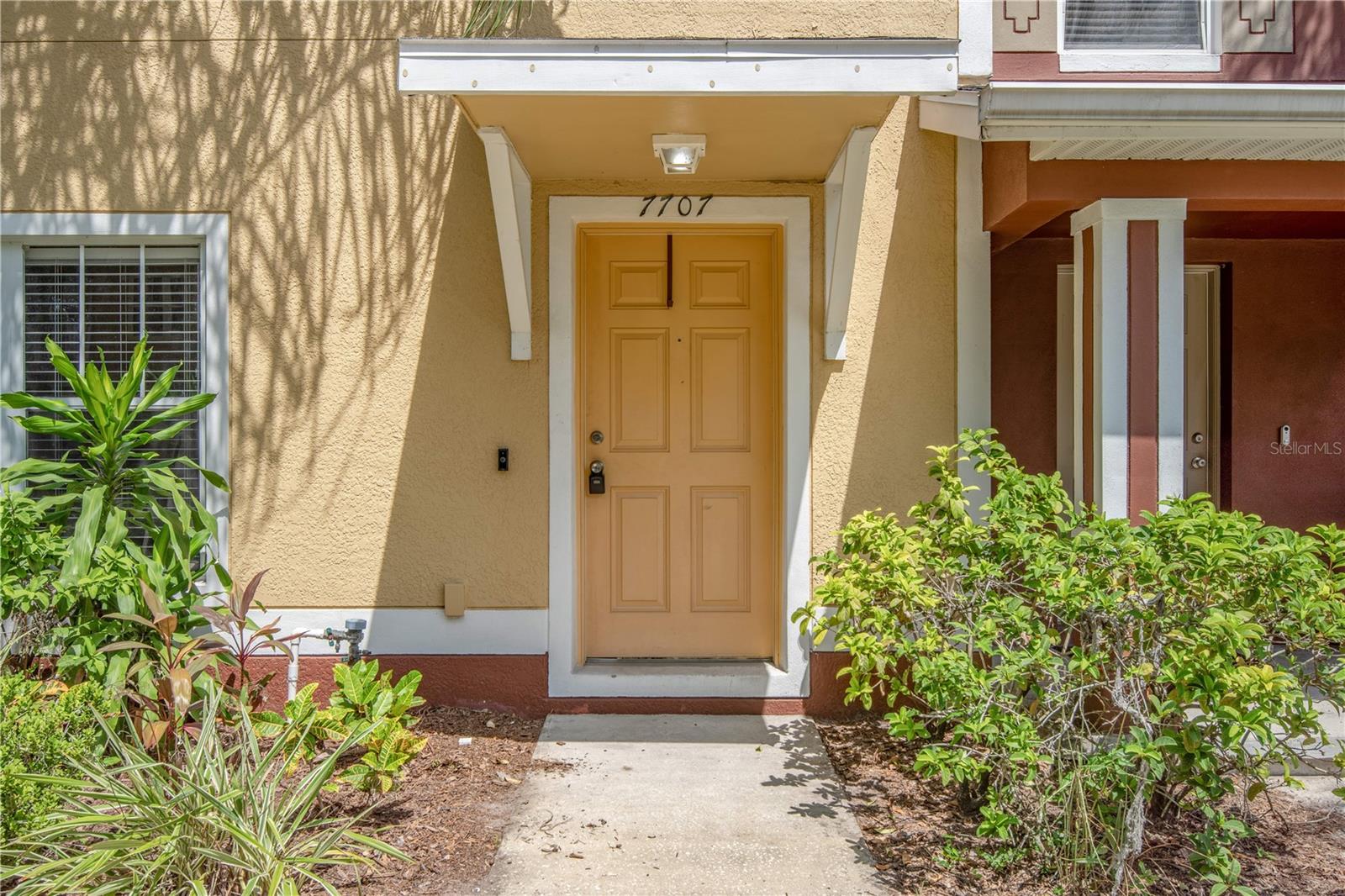 OAKS AT RIVERVIEW - Residential Lease