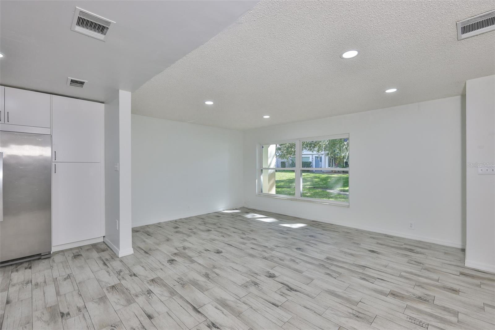 LAKE FOREST UNIT 01 - Residential Lease