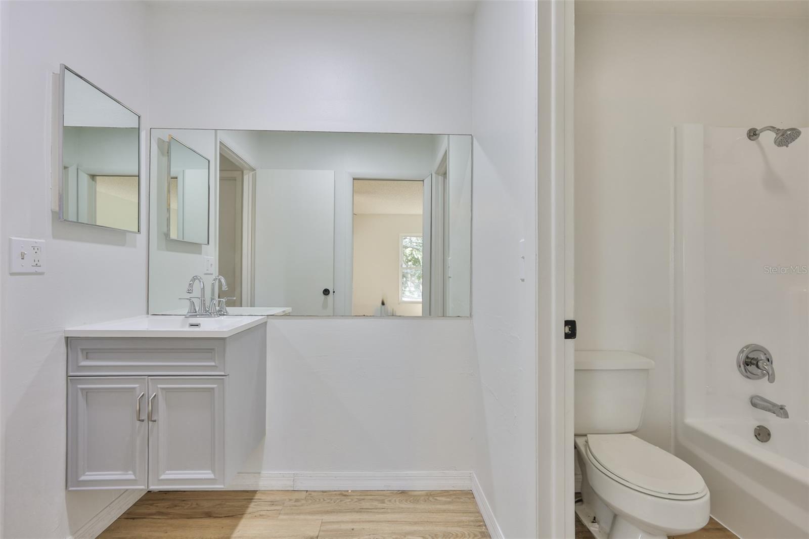 LAKE FOREST UNIT 01 - Residential Lease