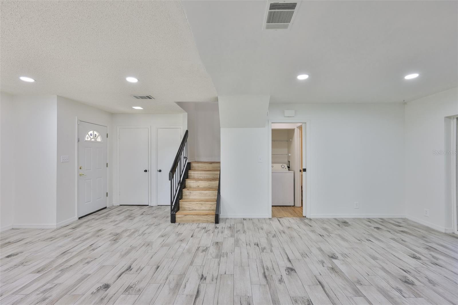 LAKE FOREST UNIT 01 - Residential Lease