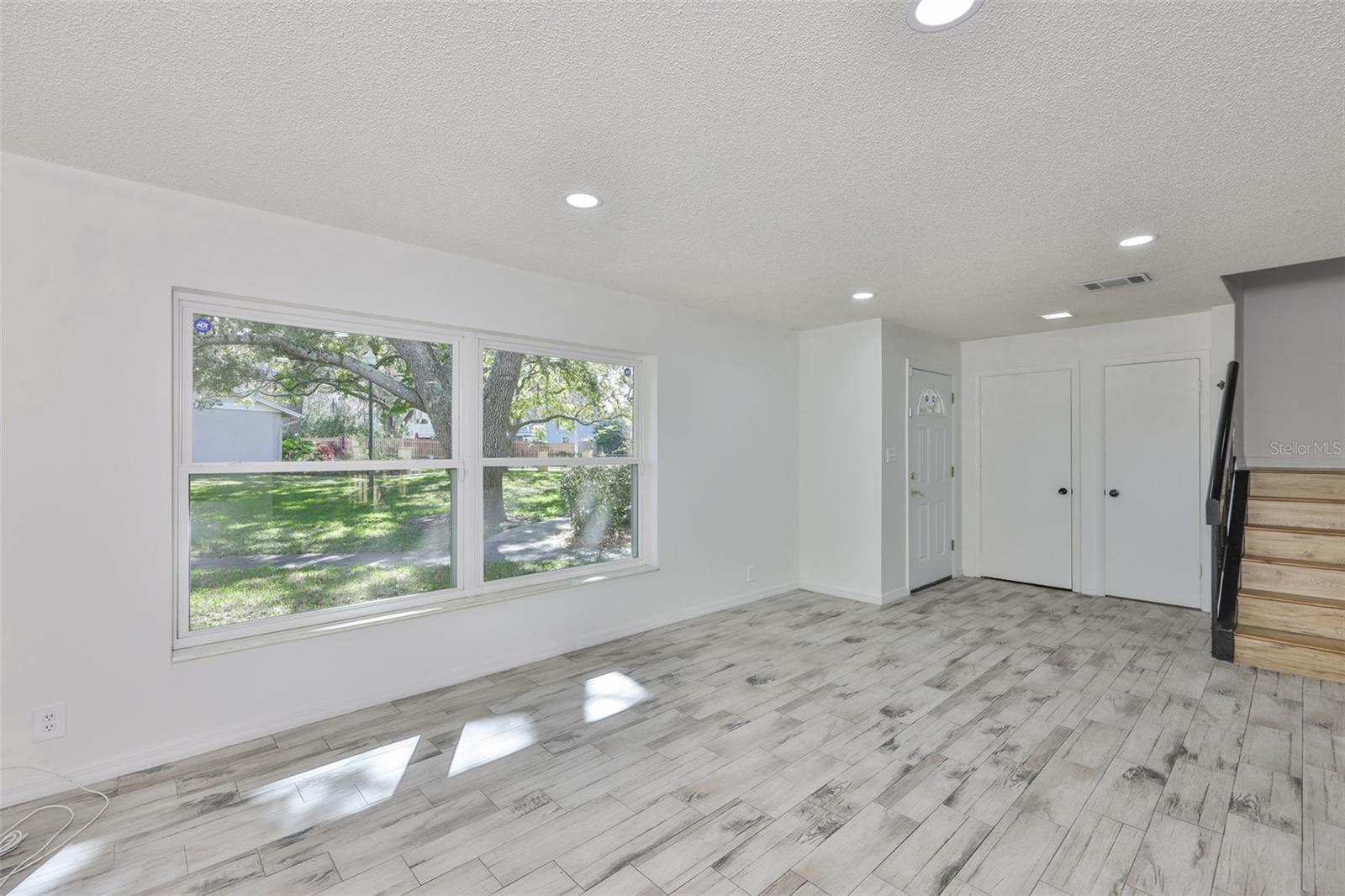 LAKE FOREST UNIT 01 - Residential Lease