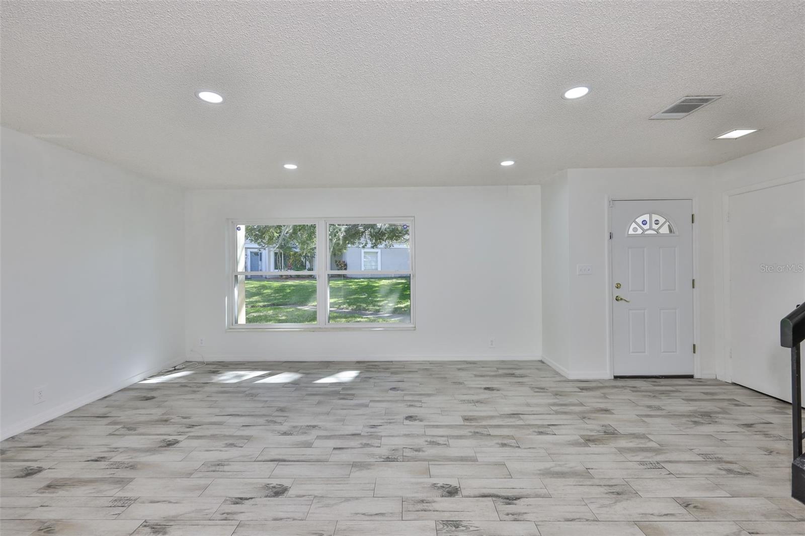 LAKE FOREST UNIT 01 - Residential Lease