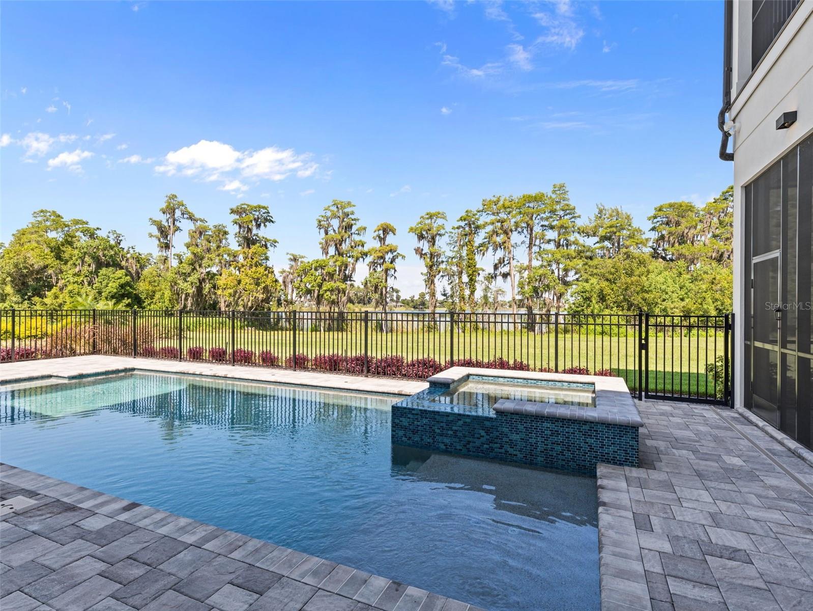 STEEPLECHASE - Residential