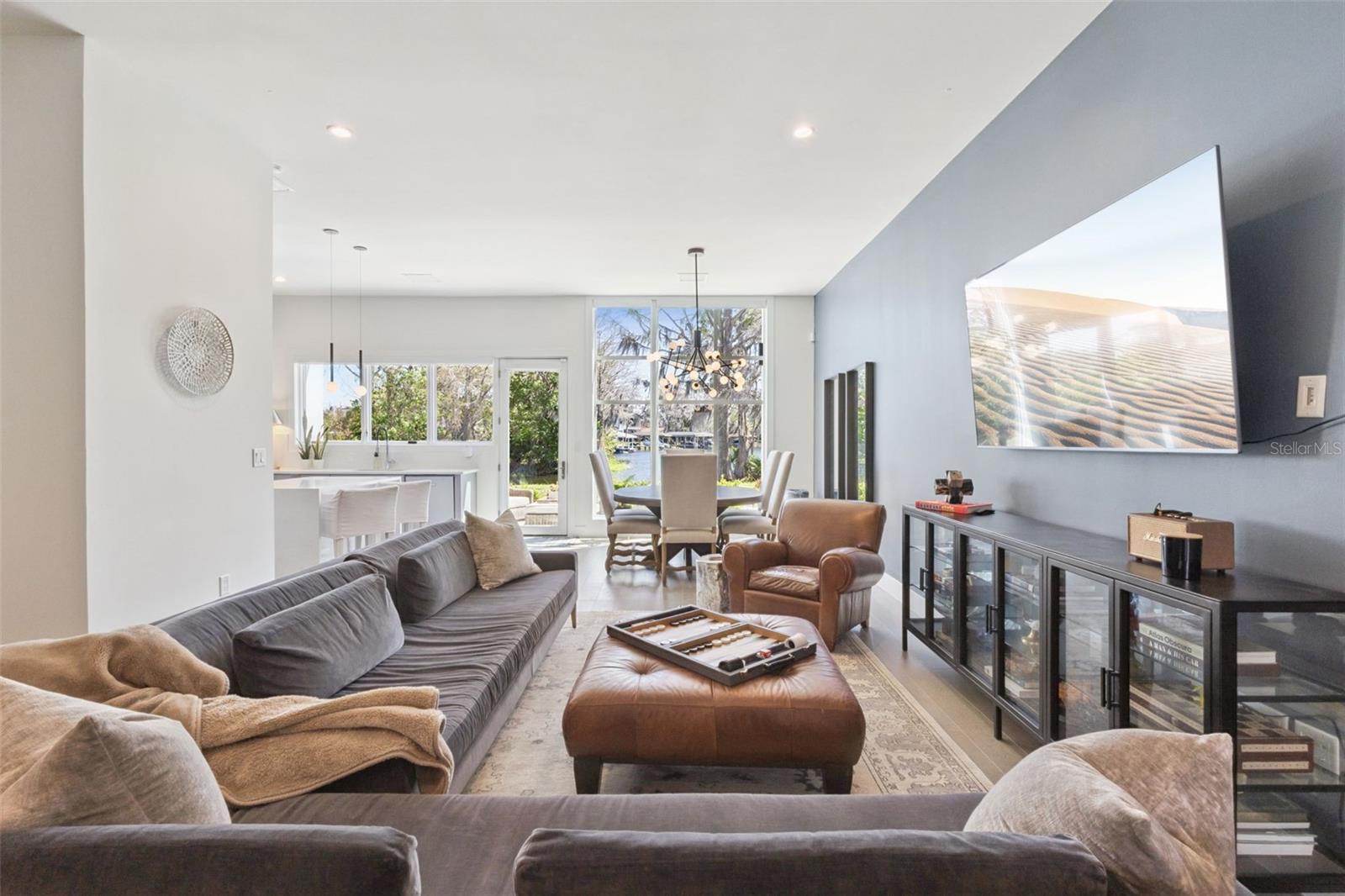 1780 MONDRIAN CIRCLE