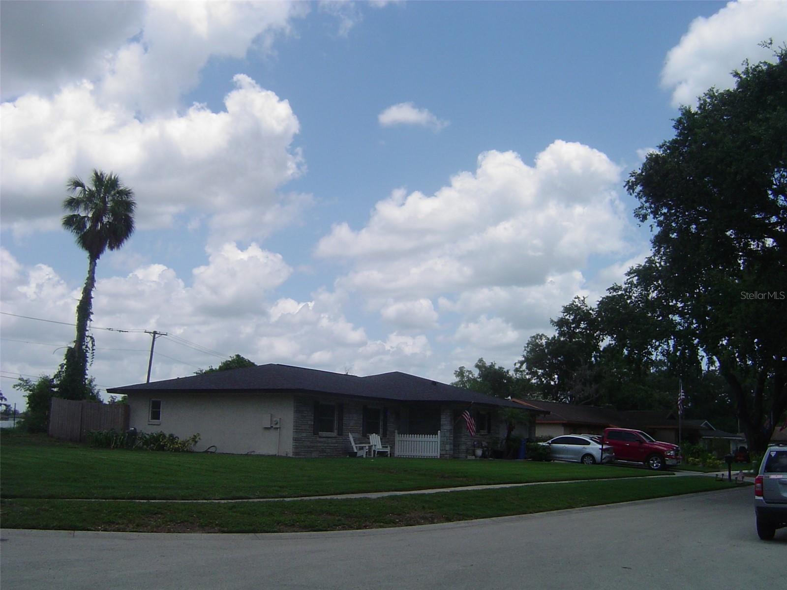 704 QUEENS COURT