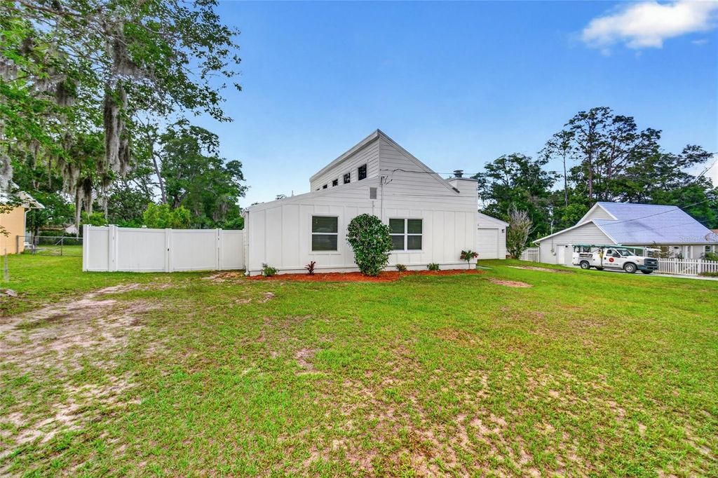 Photo of 536 NE 43rd Court, Ocala, FL 34470 (MLS # OM725227)