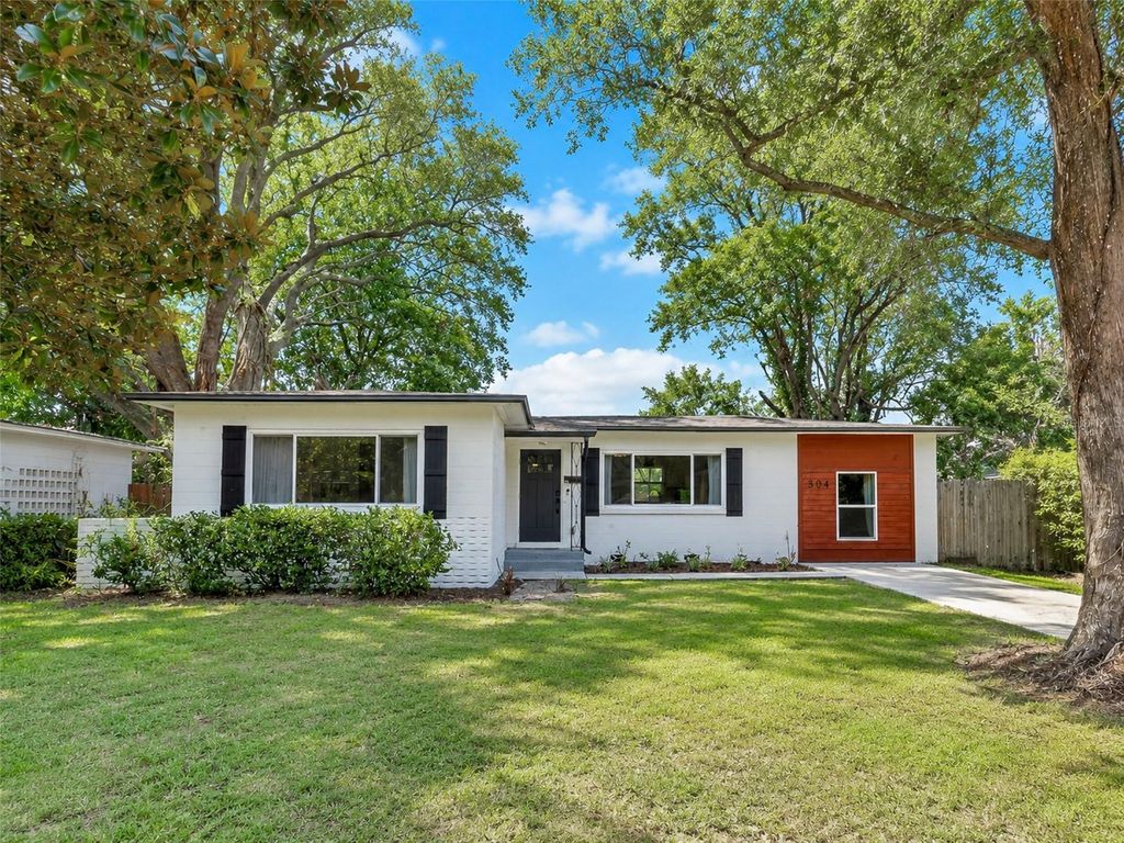 Photo of 304 E Jersey Street, Orlando, FL 32806 (MLS # O6409218)