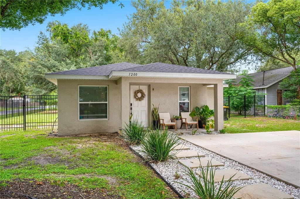 Photo of 1200 33rd Street NW, Winter Haven, FL 33881 (MLS # L4964764)