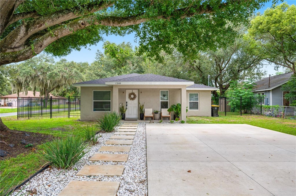 Photo of 1200 33rd Street NW, Winter Haven, FL 33881 (MLS # L4964764)