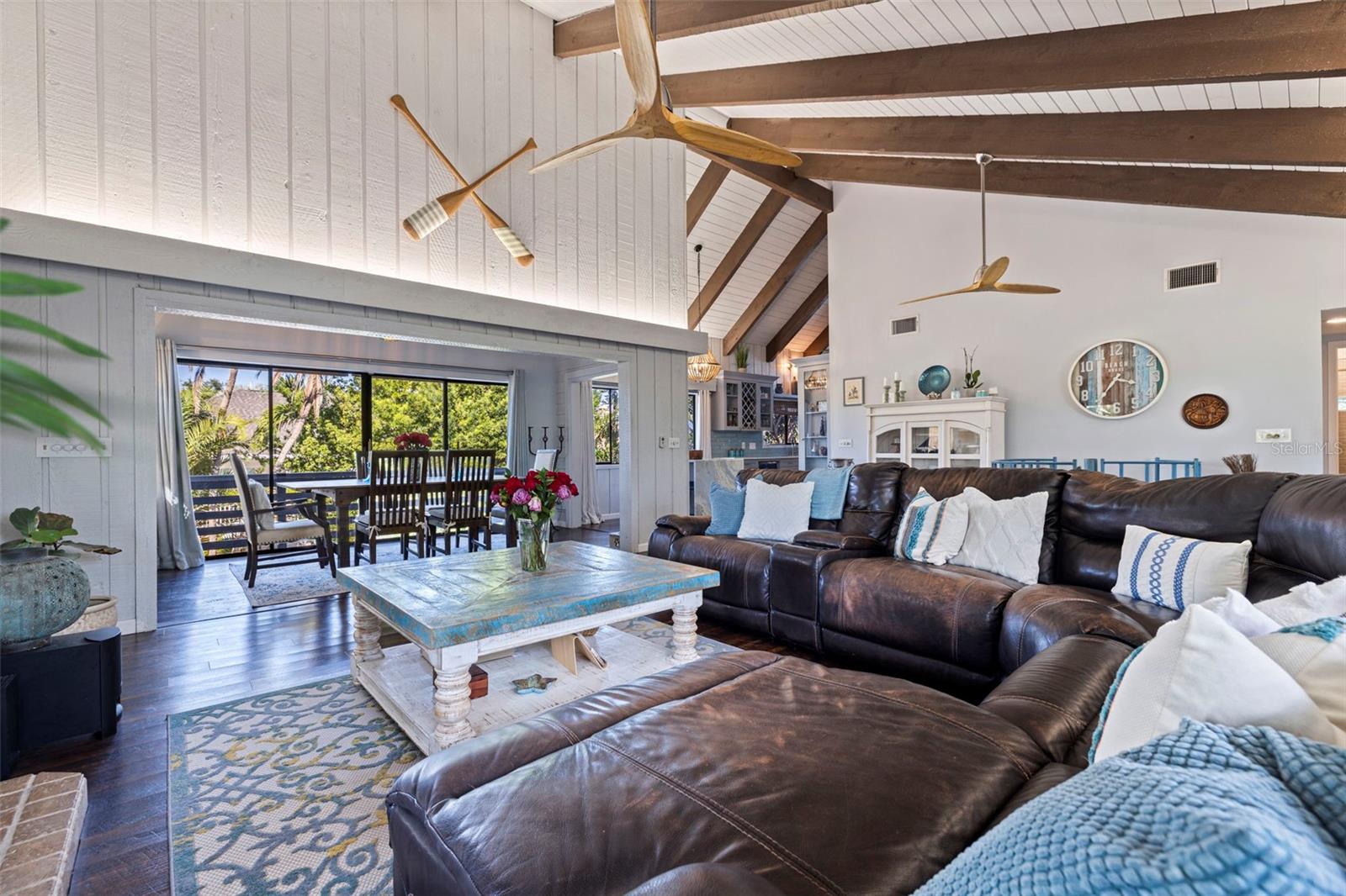 TIERRA VERDE - Residential