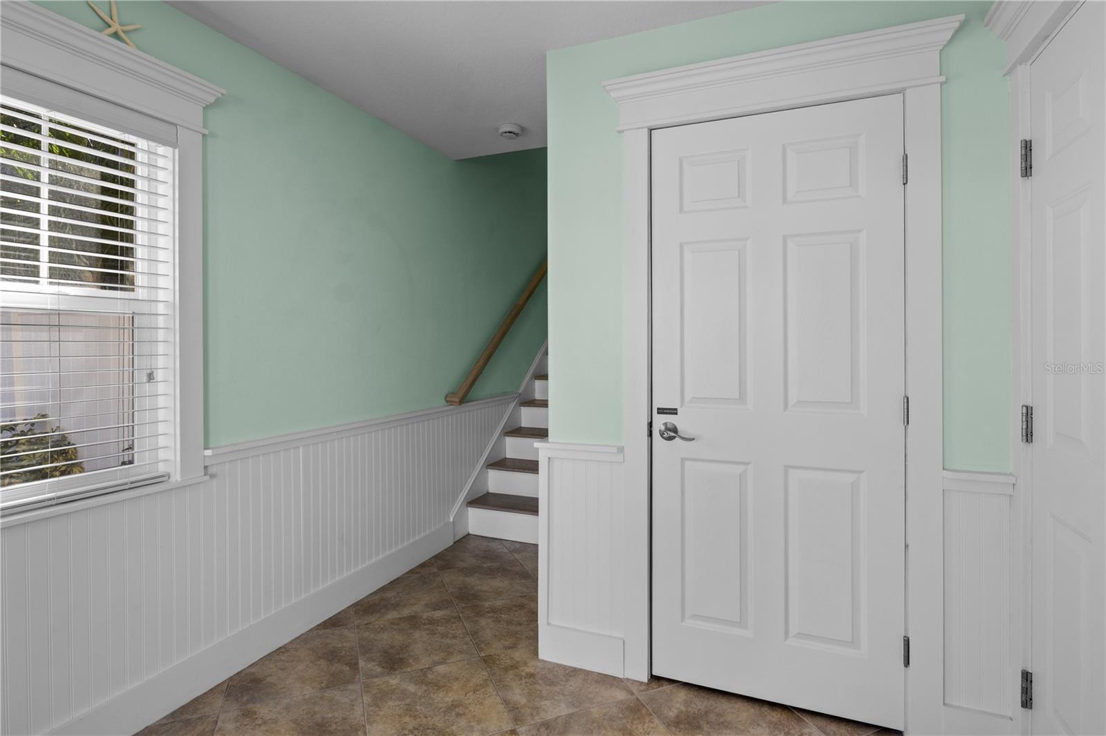 6906 HOLMES BLVD - Residential