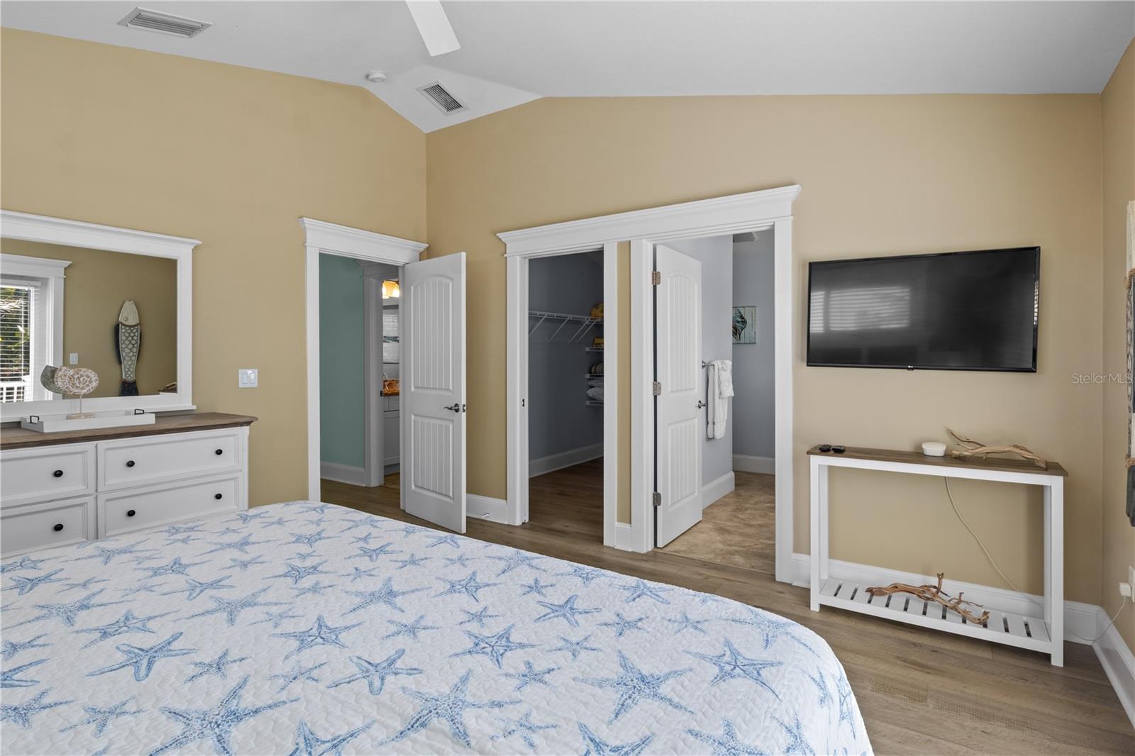 6906 HOLMES BLVD - Residential