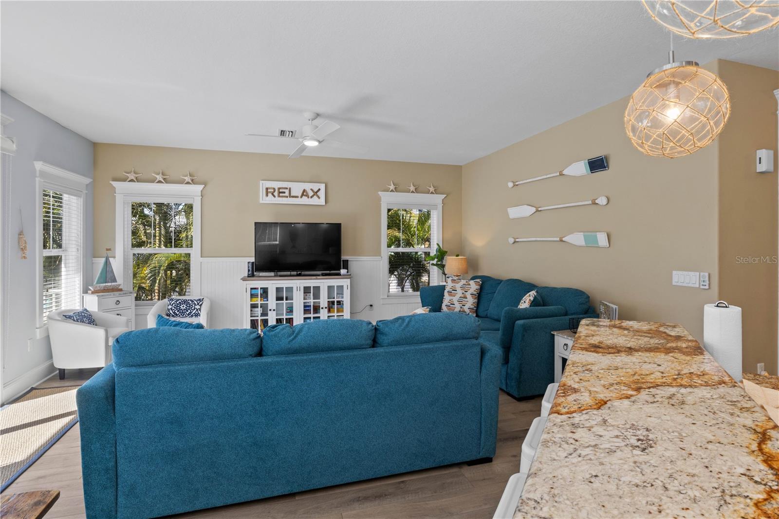 6906 HOLMES BLVD - Residential