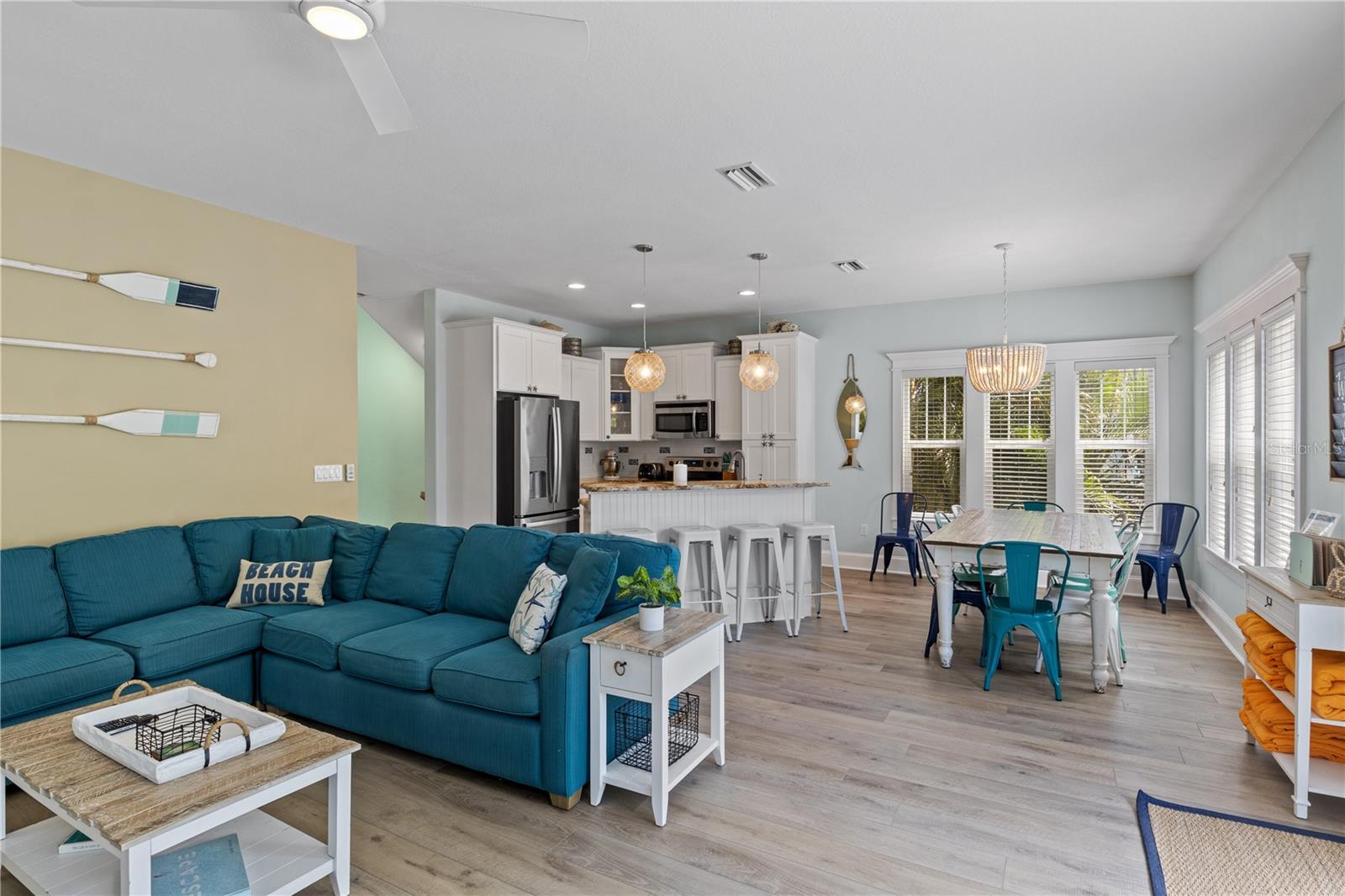 6906 HOLMES BLVD - Residential