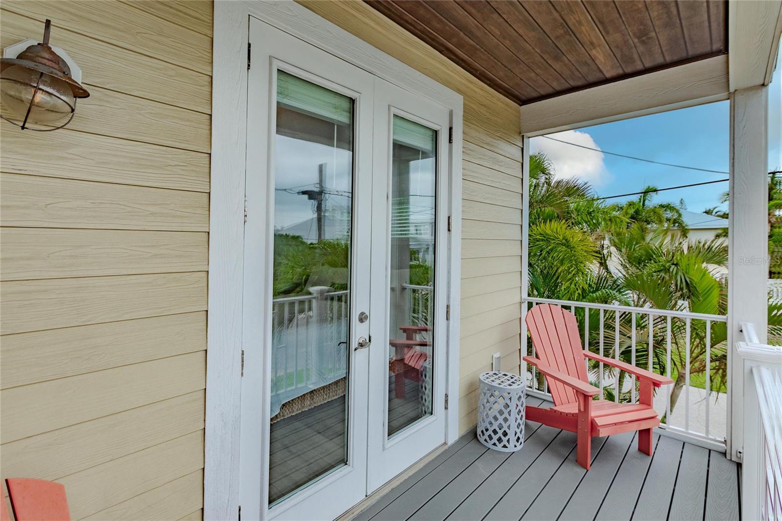 6906 HOLMES BLVD - Residential