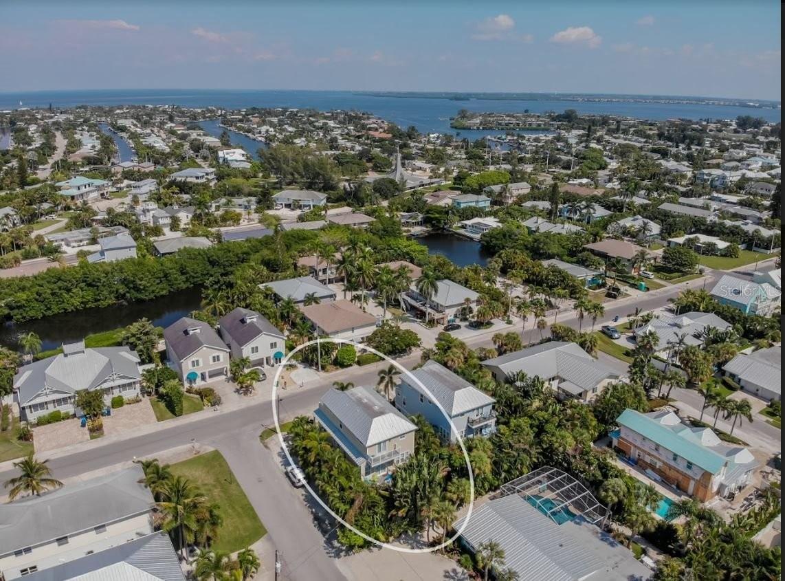 6906 HOLMES BLVD - Residential