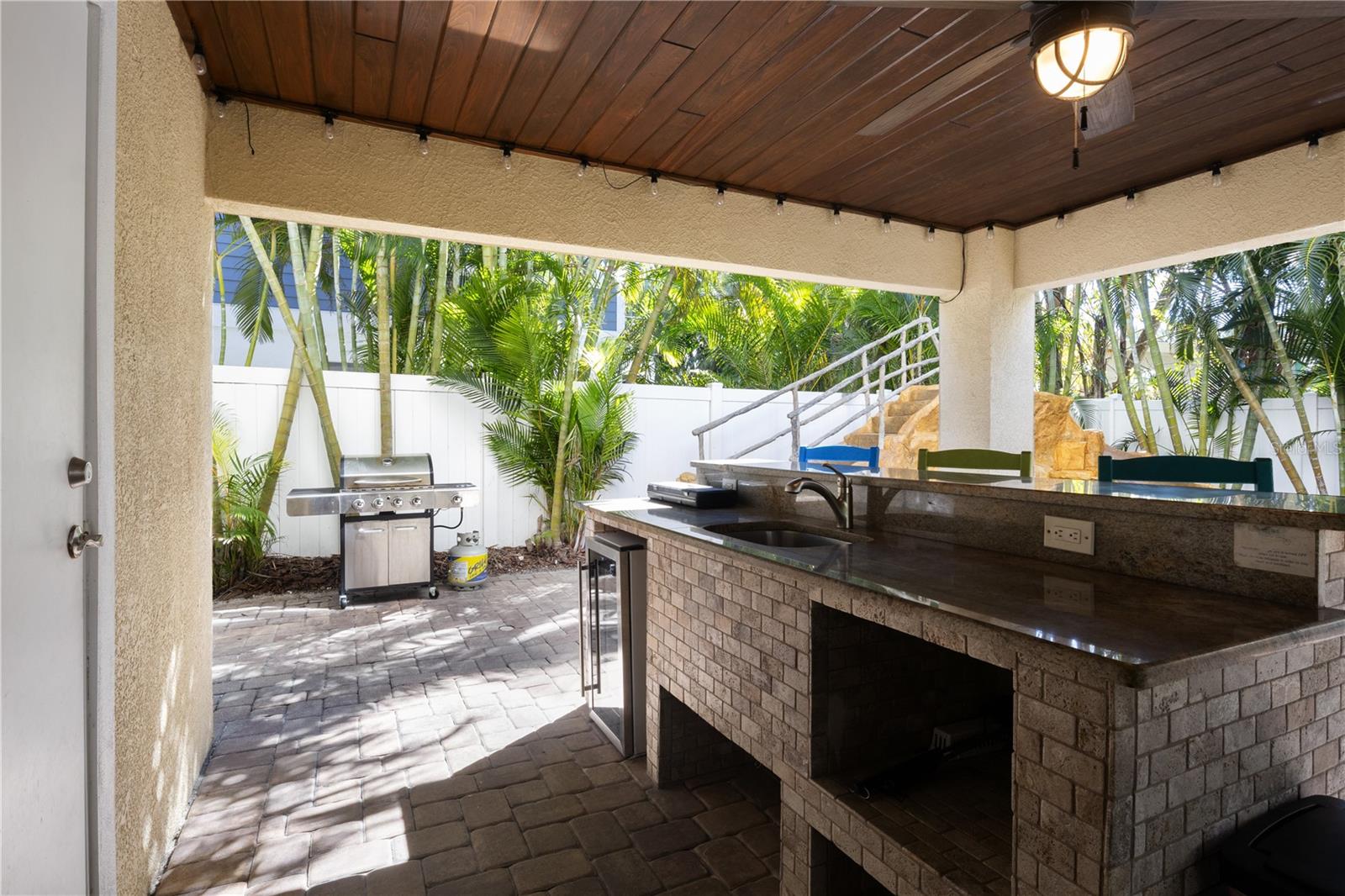 6906 HOLMES BLVD - Residential