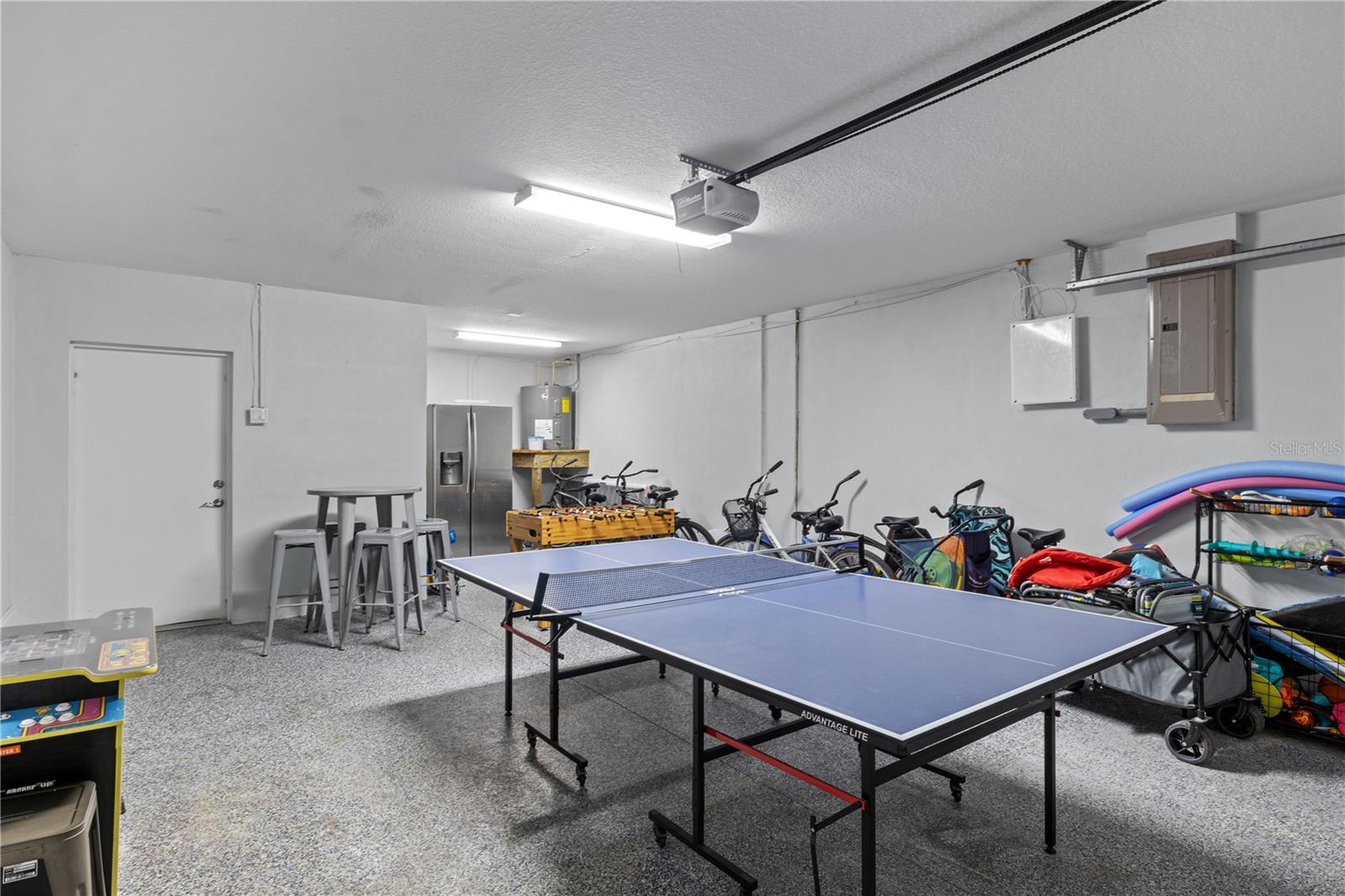 6906 HOLMES BLVD - Residential