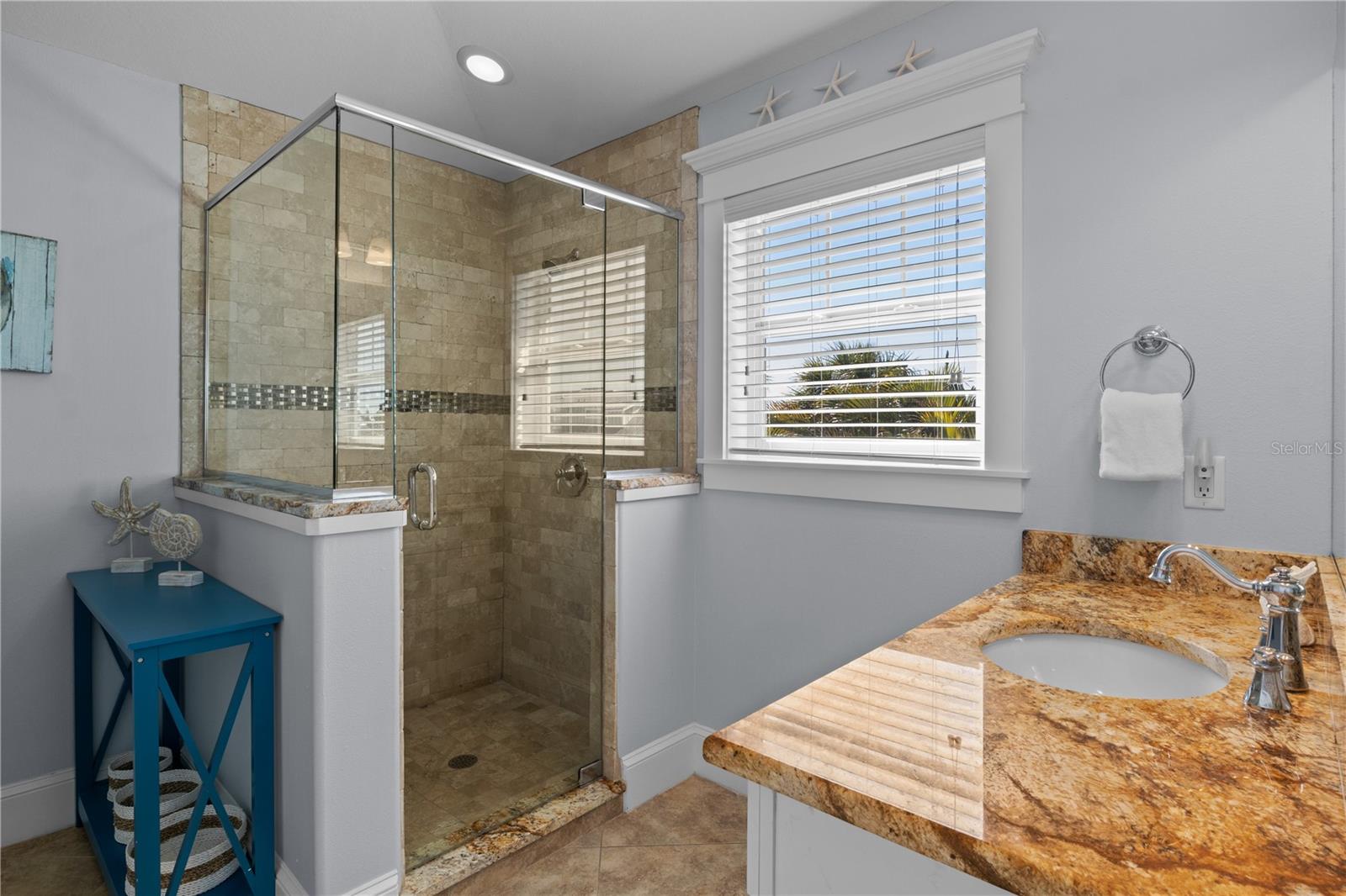 6906 HOLMES BLVD - Residential