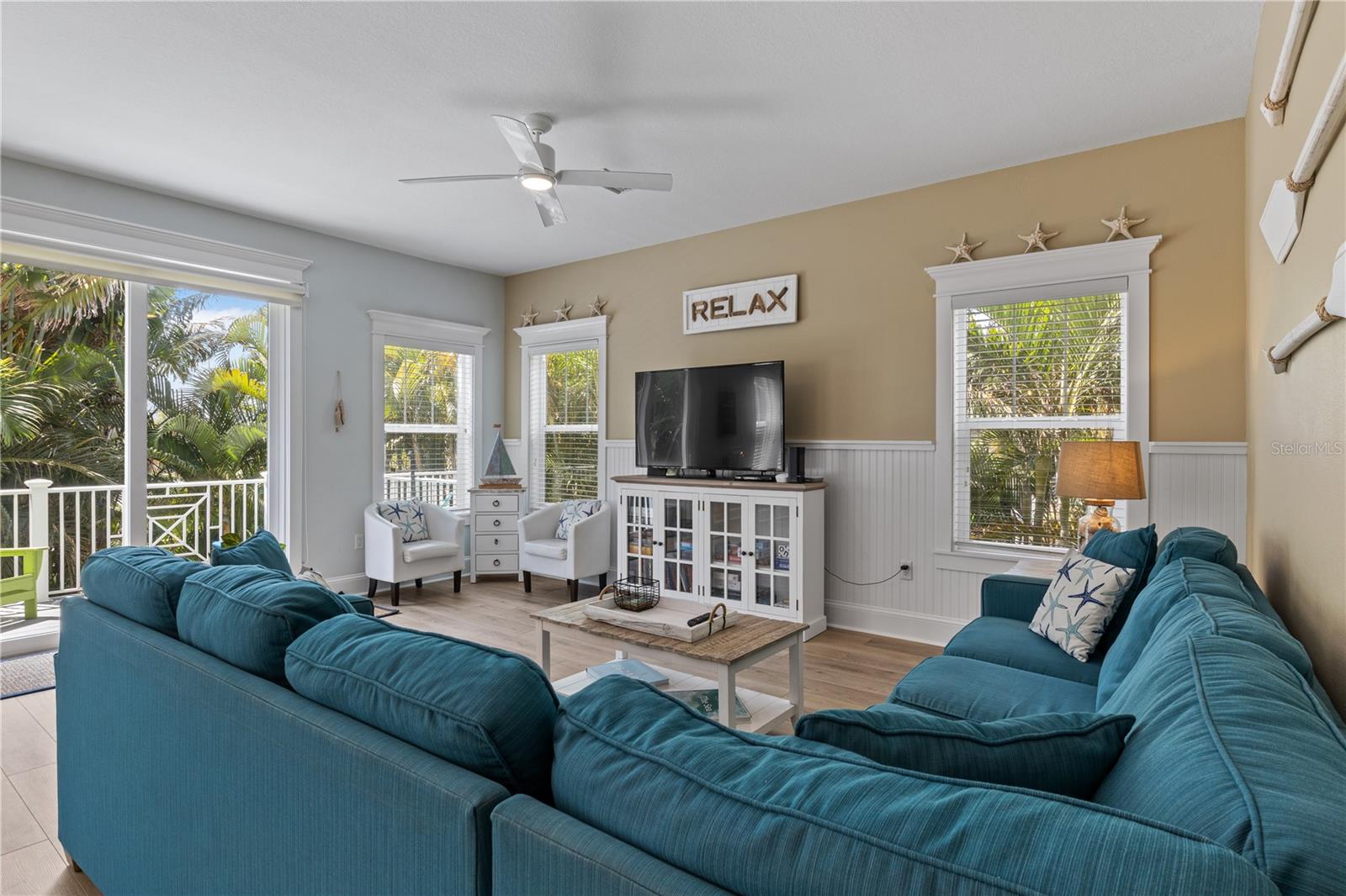 6906 HOLMES BLVD - Residential