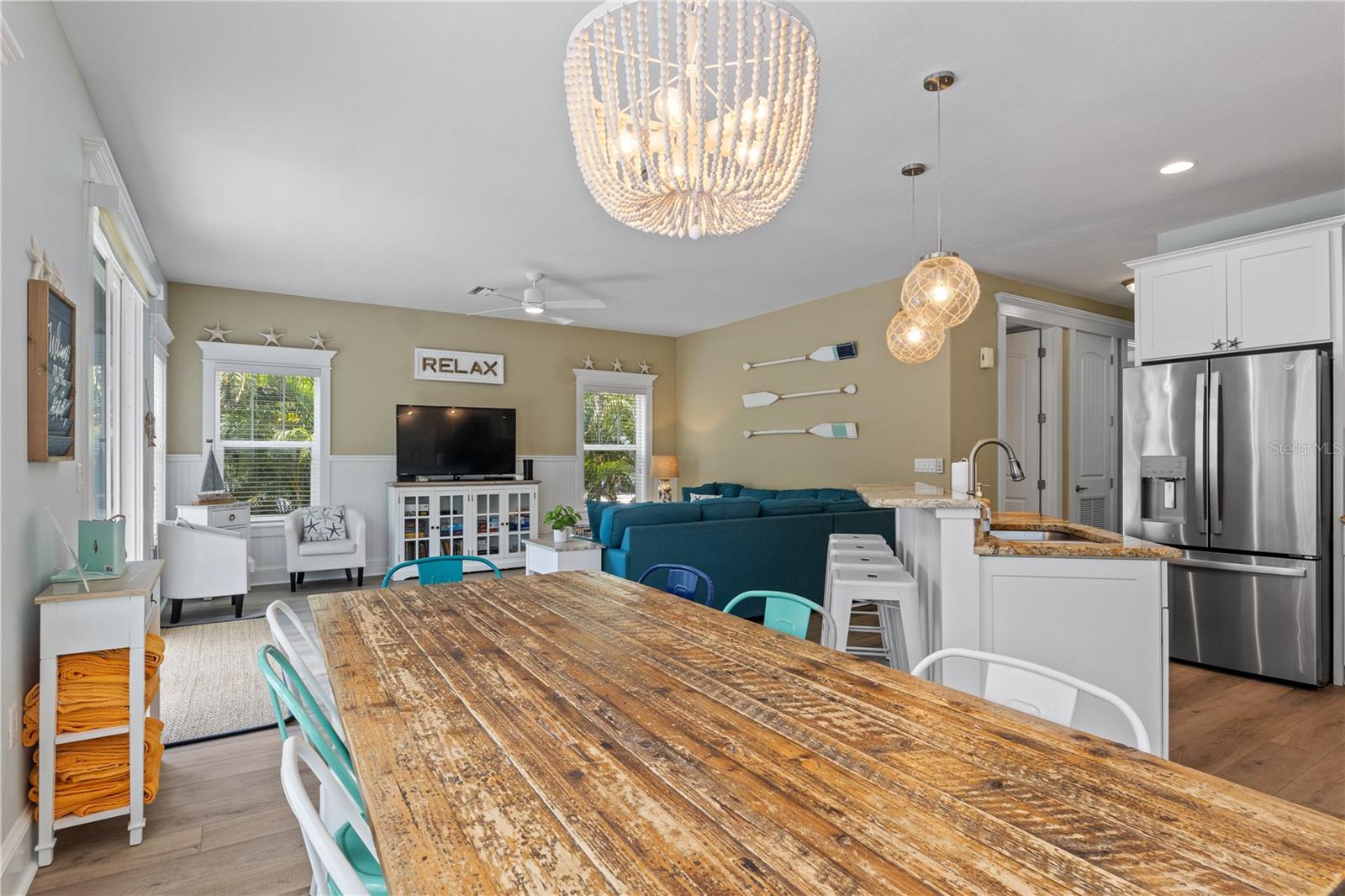 6906 HOLMES BLVD - Residential