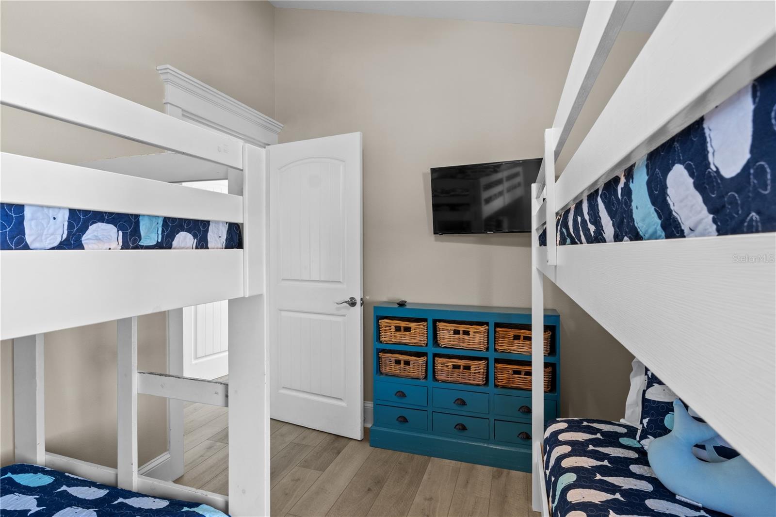 6906 HOLMES BLVD - Residential