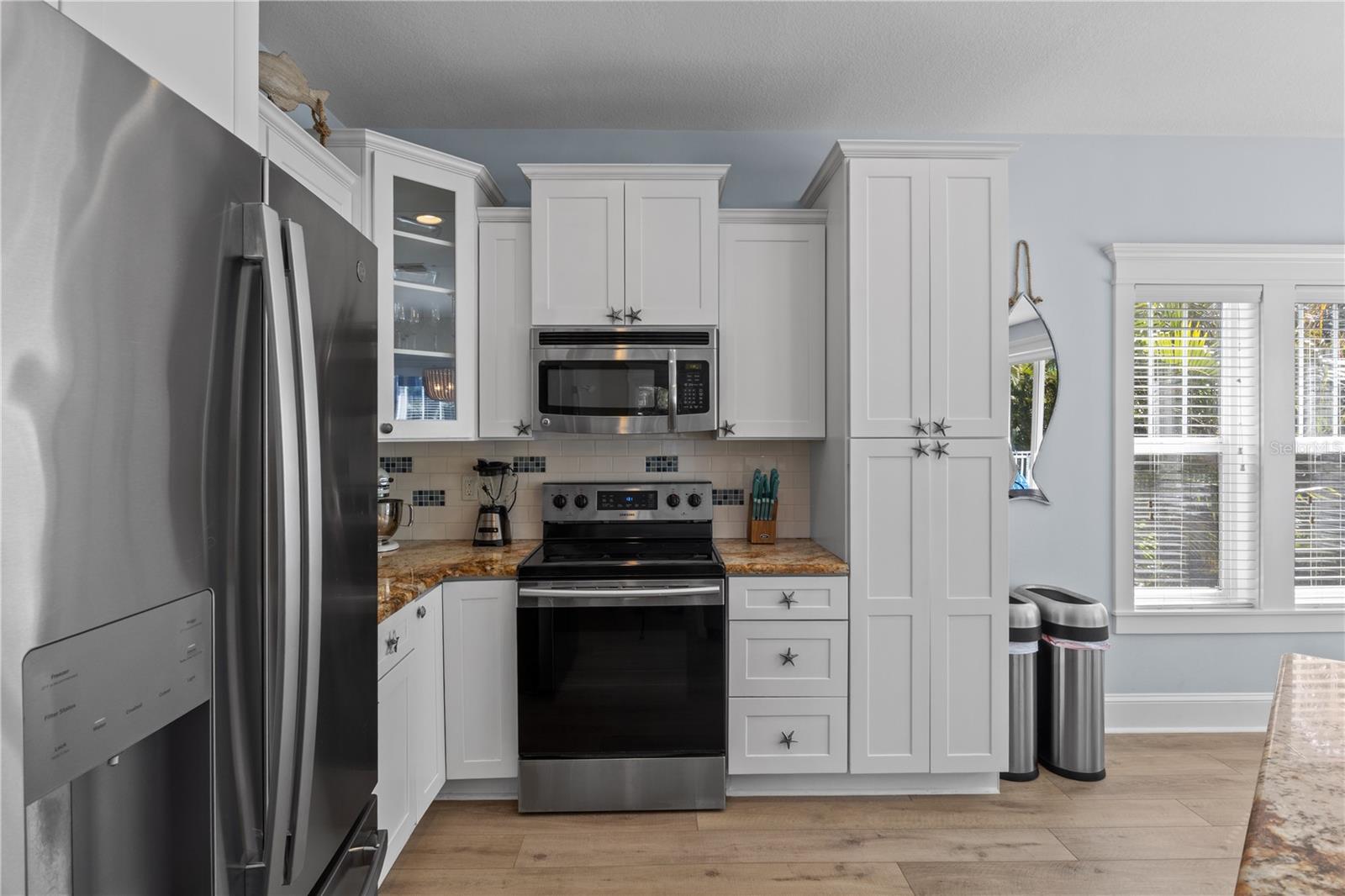 6906 HOLMES BLVD - Residential