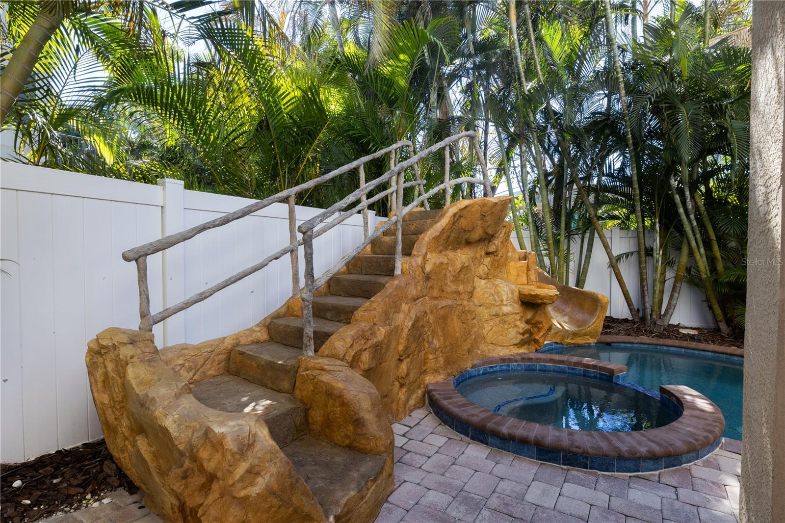 6906 HOLMES BLVD - Residential