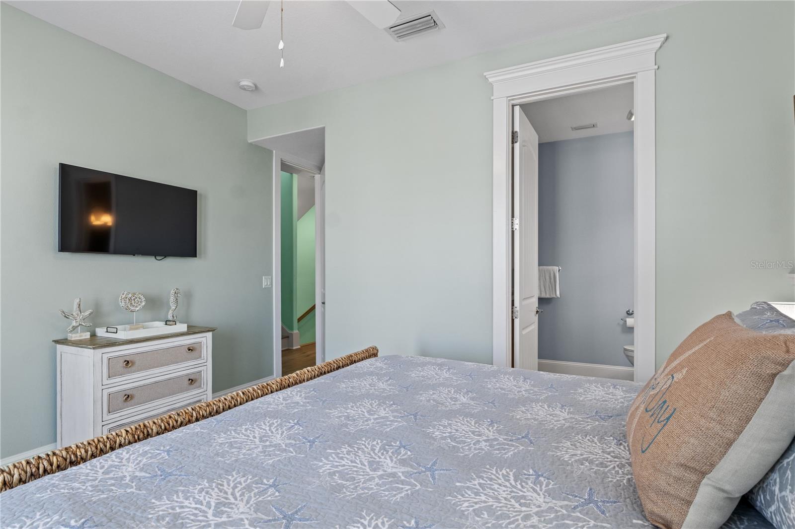 6906 HOLMES BLVD - Residential