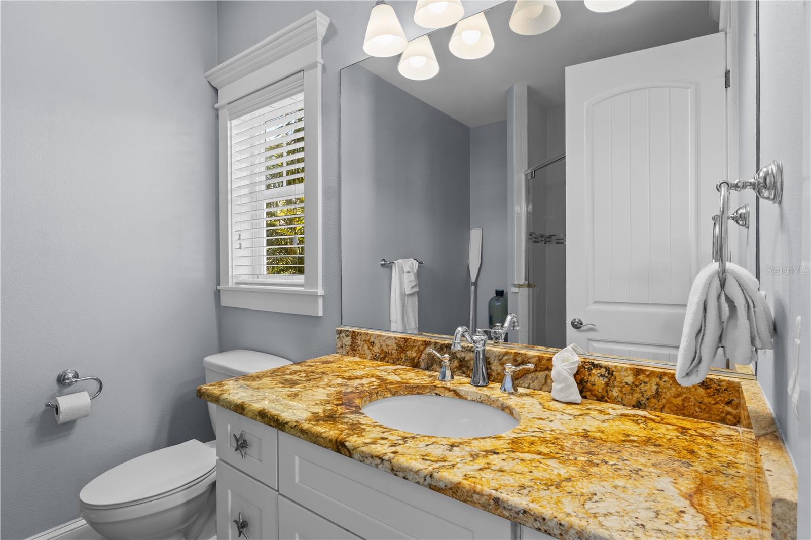 6906 HOLMES BLVD - Residential