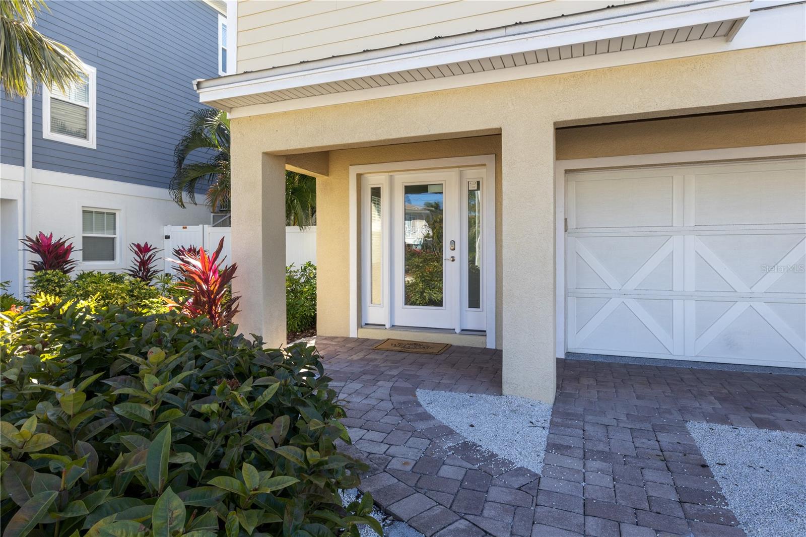 6906 HOLMES BLVD - Residential