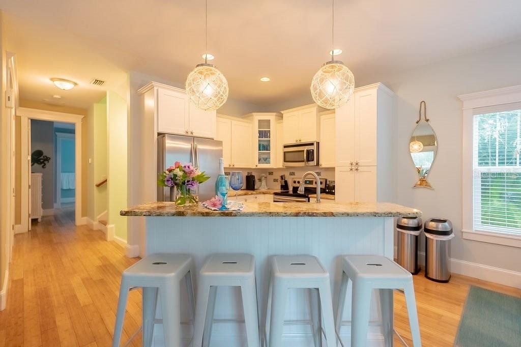 6906 HOLMES BLVD - Residential