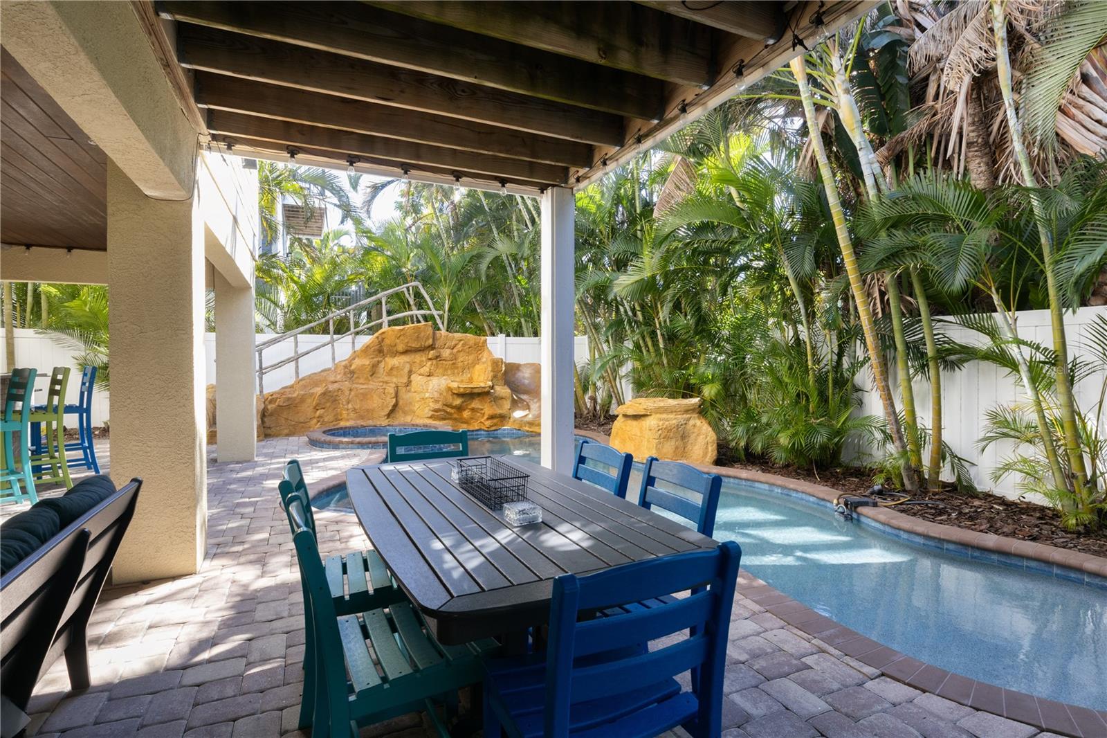 6906 HOLMES BLVD - Residential