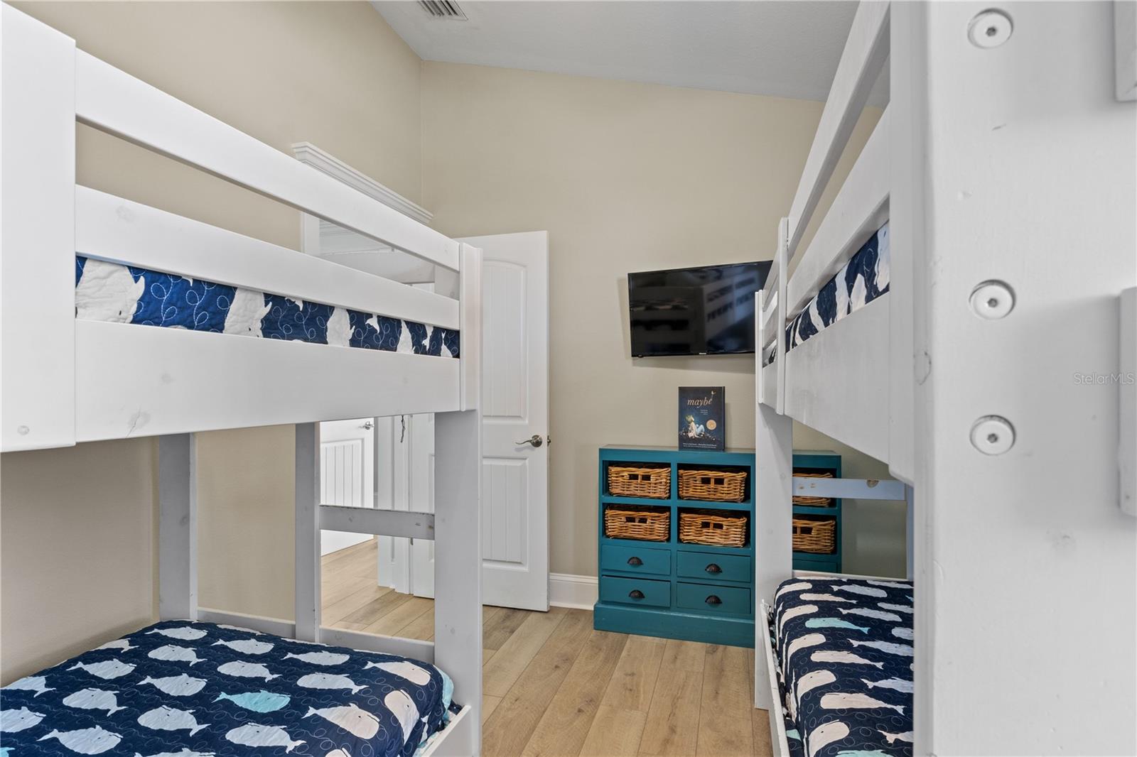 6906 HOLMES BLVD - Residential