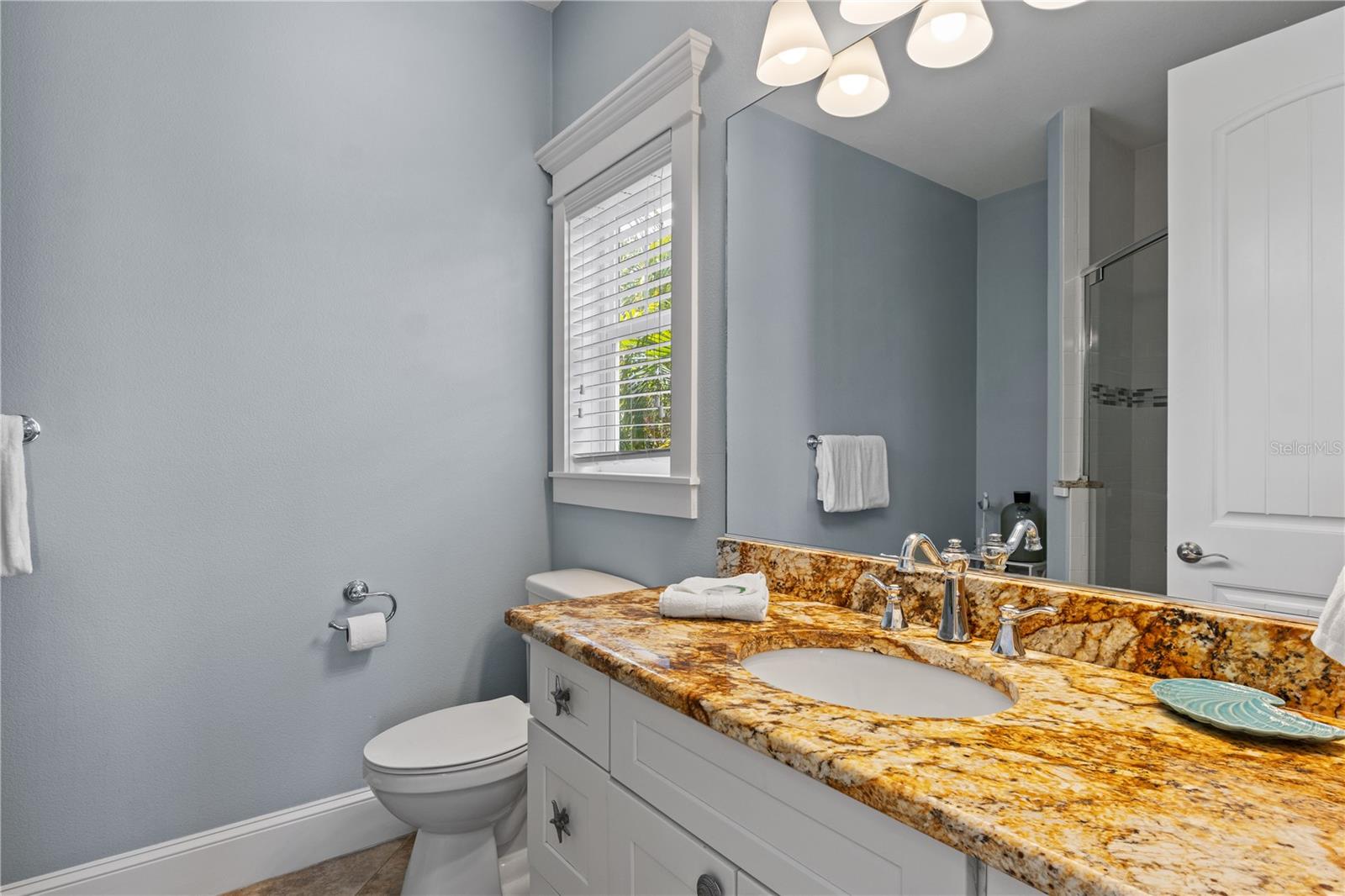 6906 HOLMES BLVD - Residential