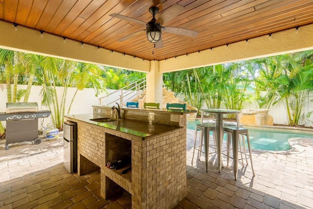 6906 HOLMES BLVD - Residential