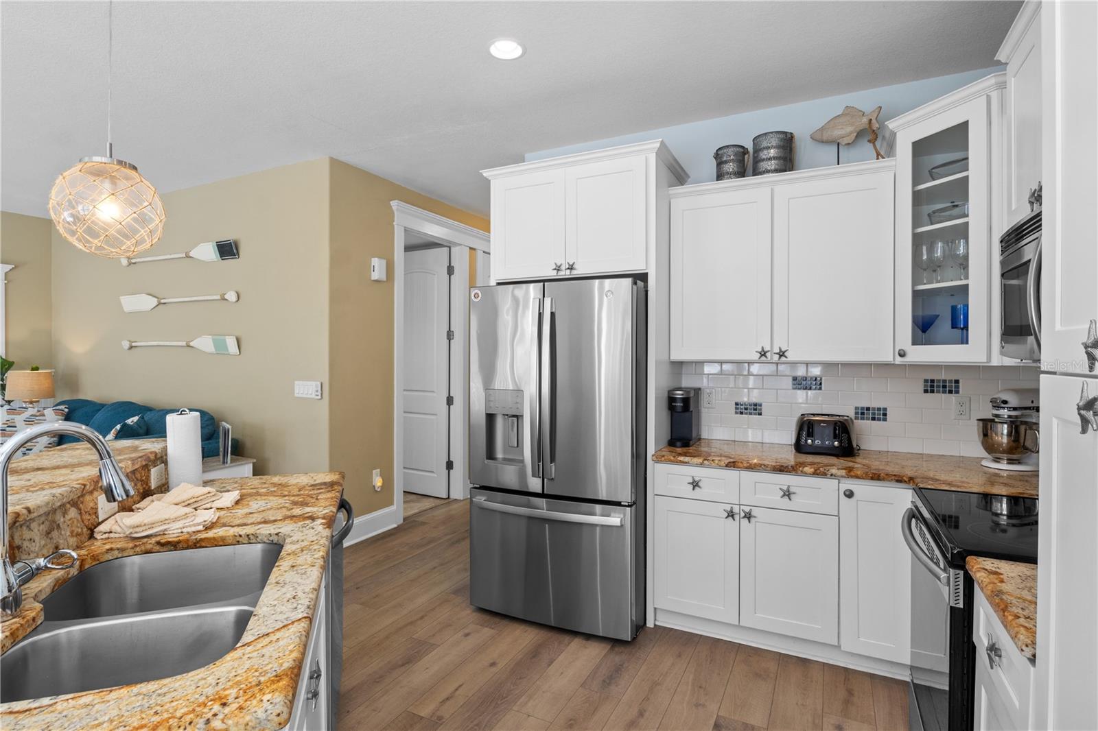 6906 HOLMES BLVD - Residential