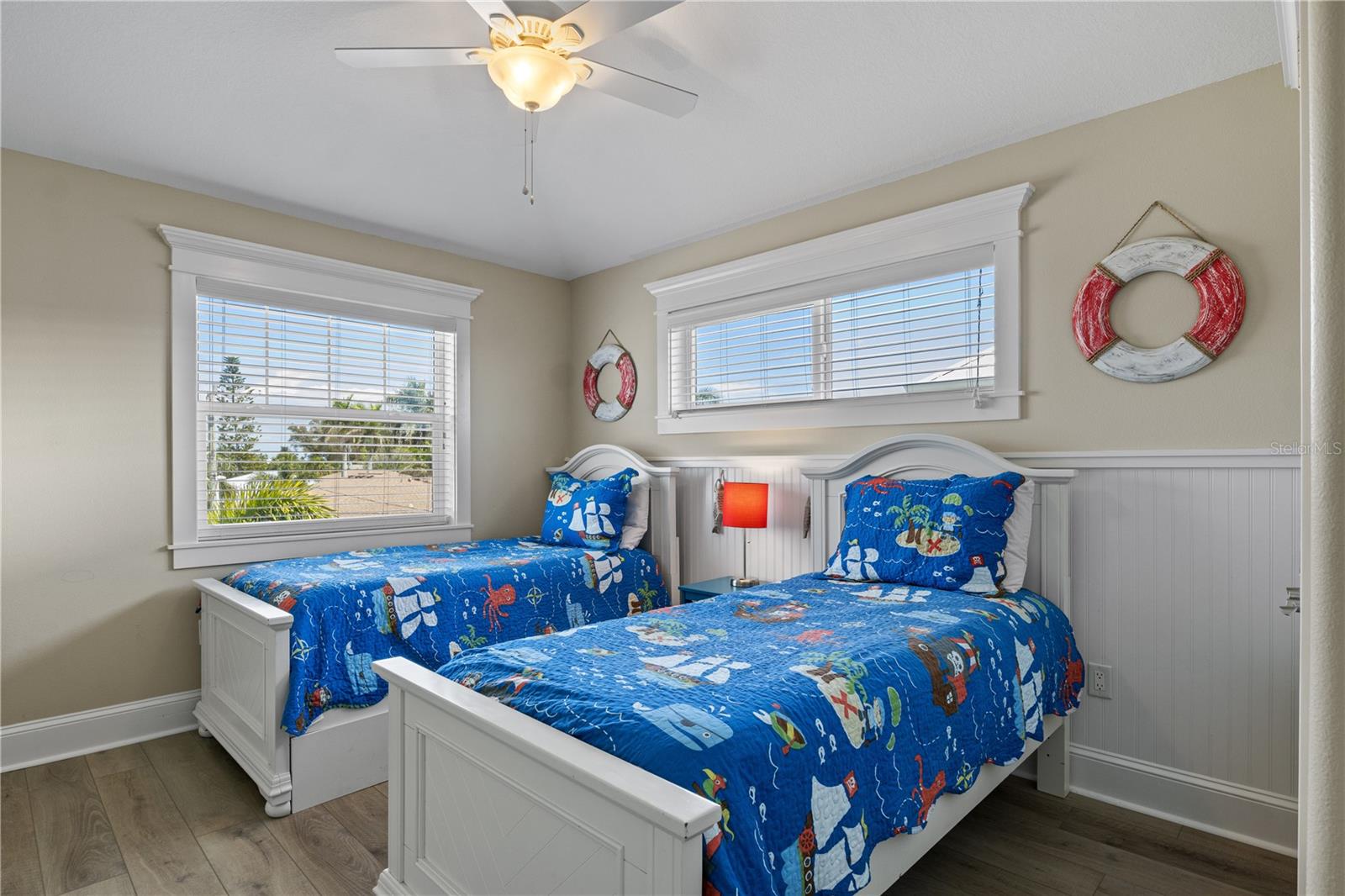 6906 HOLMES BLVD - Residential