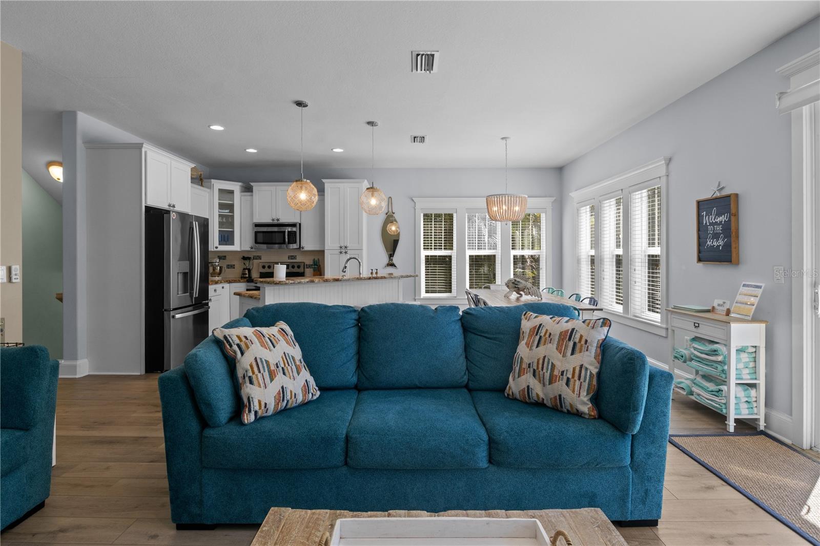 6906 HOLMES BLVD - Residential